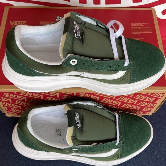 Vans Men’s Old Skool Over
Dark Green/White
VNOA7Q5EDGY
sneakers - Platforms - Picture 5 of 16